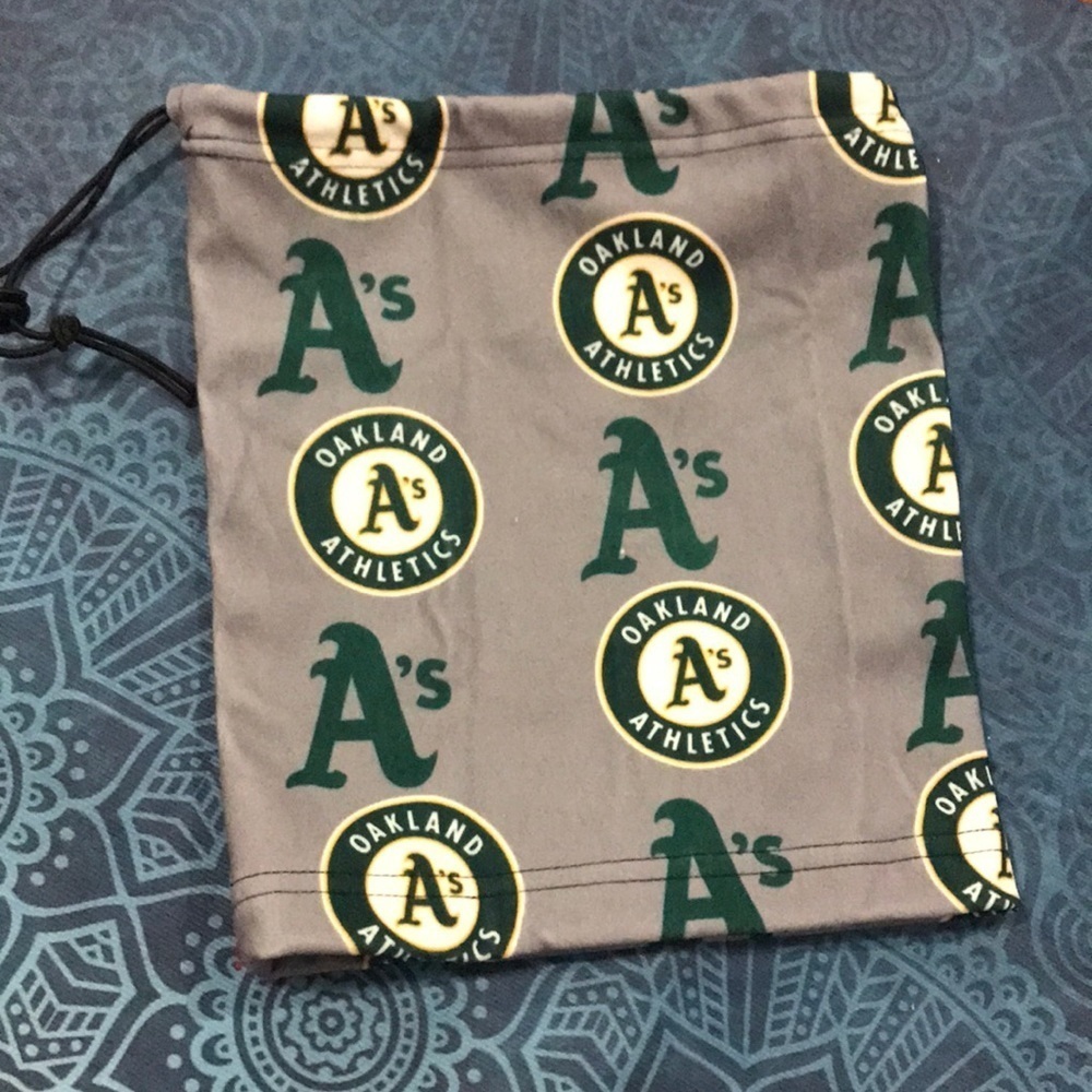 6/$20 New Oakland A’s soft adjustable neck gaiter